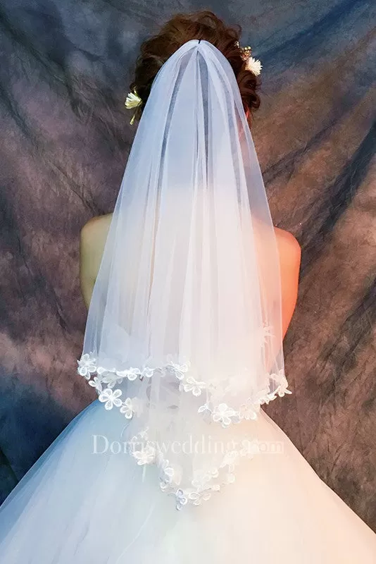 2018 Short Elbow Wedding Veil with Flower Lace Edge