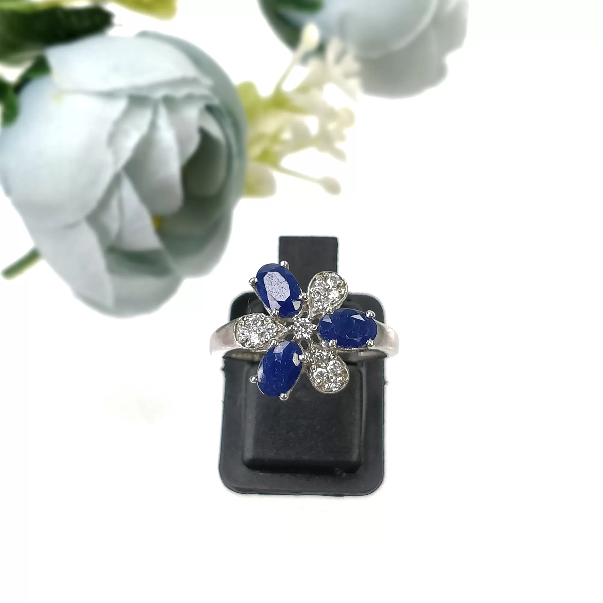 Blue SAPPHIRE Gemstone With CZ RING: 2.890gms 925 Sterling Silver Natural Sapphire Oval Normal Cut Prong Set Unisex Ring 7.25US