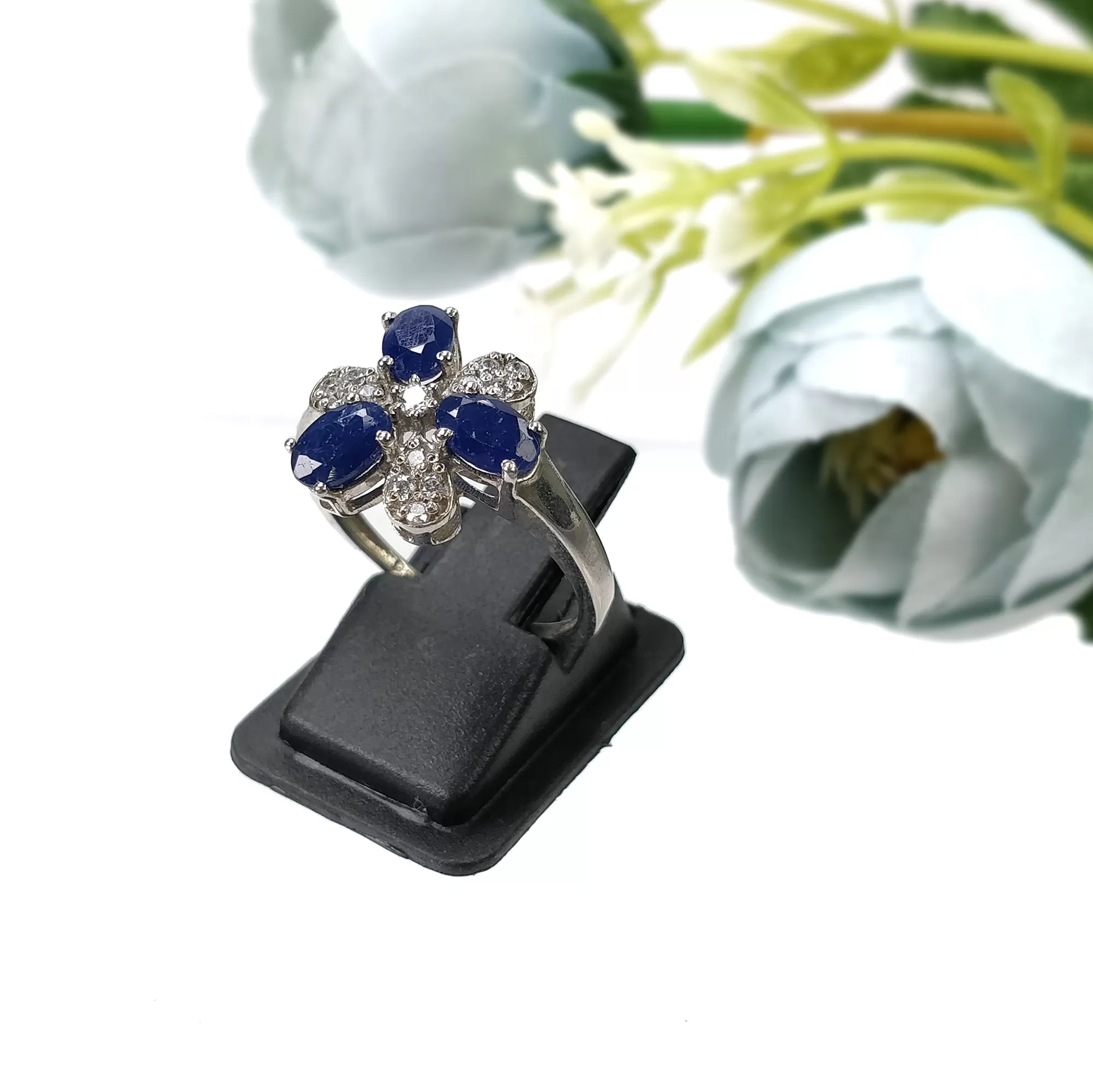 Blue SAPPHIRE Gemstone With CZ RING: 2.890gms 925 Sterling Silver Natural Sapphire Oval Normal Cut Prong Set Unisex Ring 7.25US