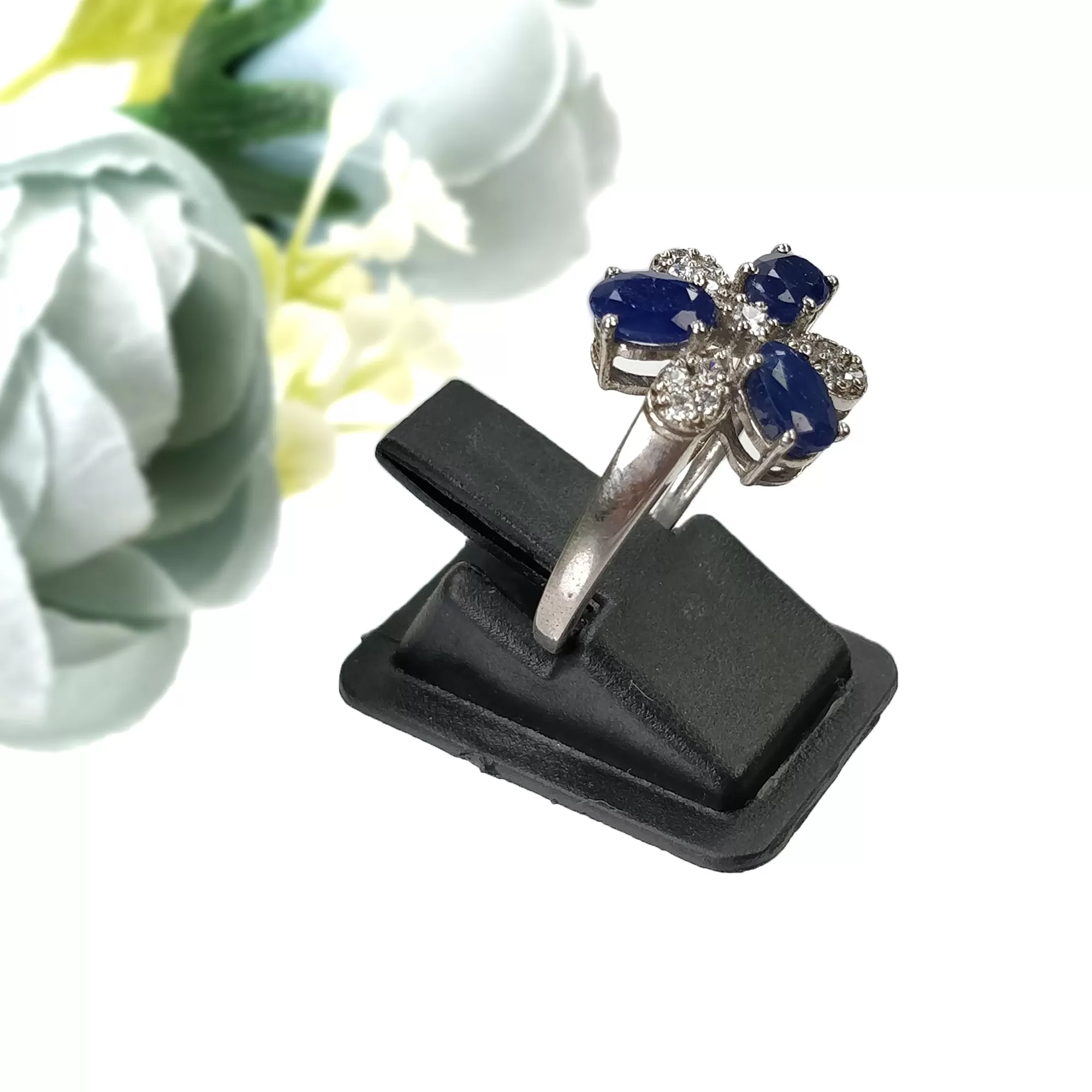 Blue SAPPHIRE Gemstone With CZ RING: 2.890gms 925 Sterling Silver Natural Sapphire Oval Normal Cut Prong Set Unisex Ring 7.25US