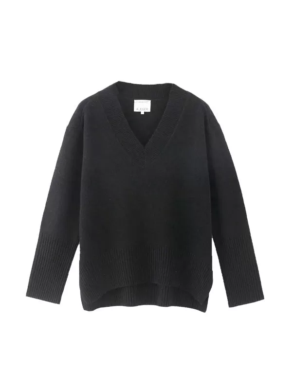 N.84 Cashmere Oversized V-neck in Black