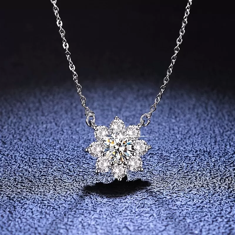 Shiny Flower Moissanite Necklace for Women & Girls - Perfect Wedding & Bridal Jewelry (1.0 Carat)