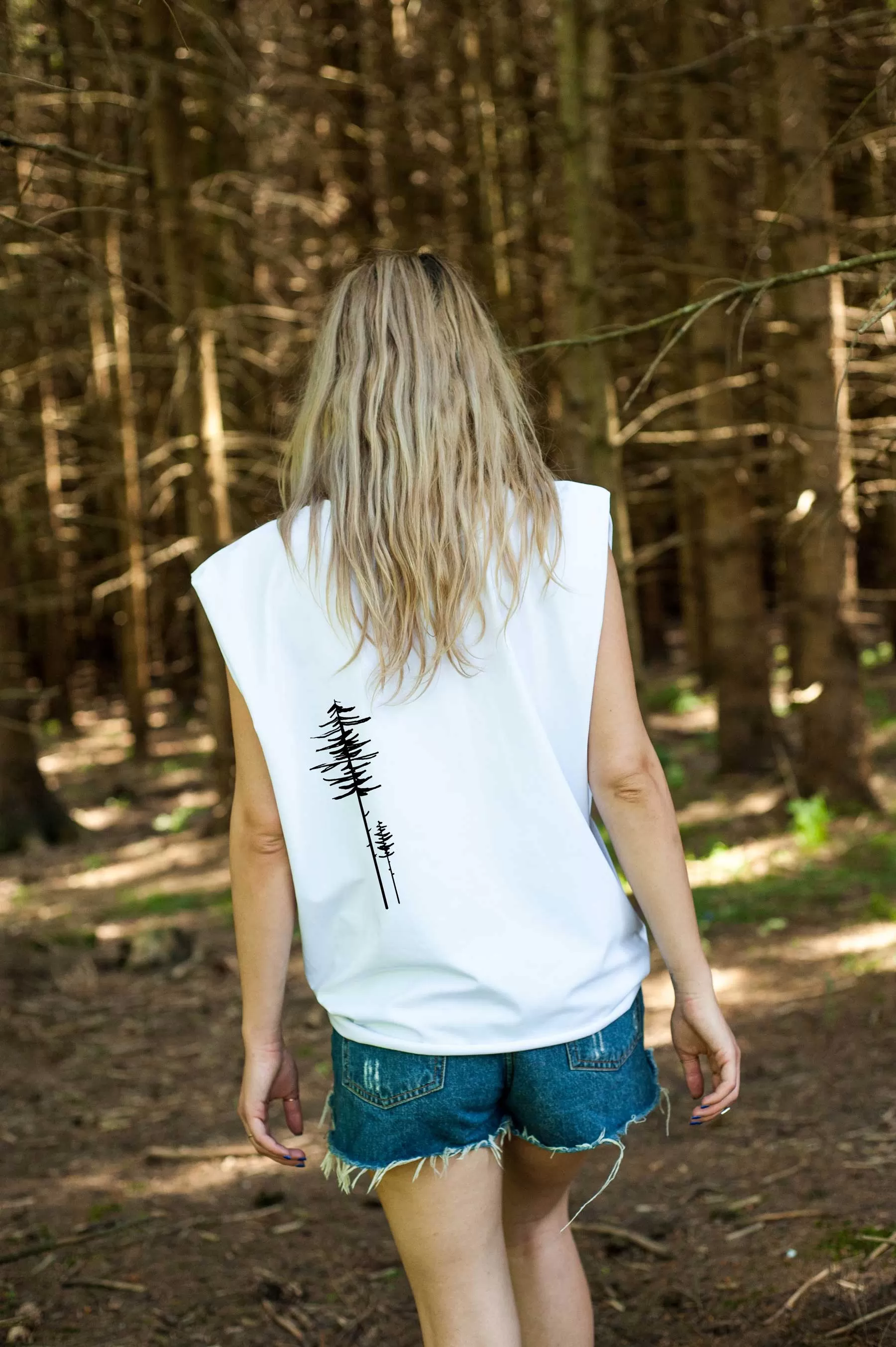 THE TREES Sleeveless T-shirt